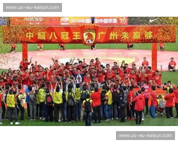 山城悍将对阵豪门之巅：重庆与恒大，那场关于尊严与金元的灵魂博弈